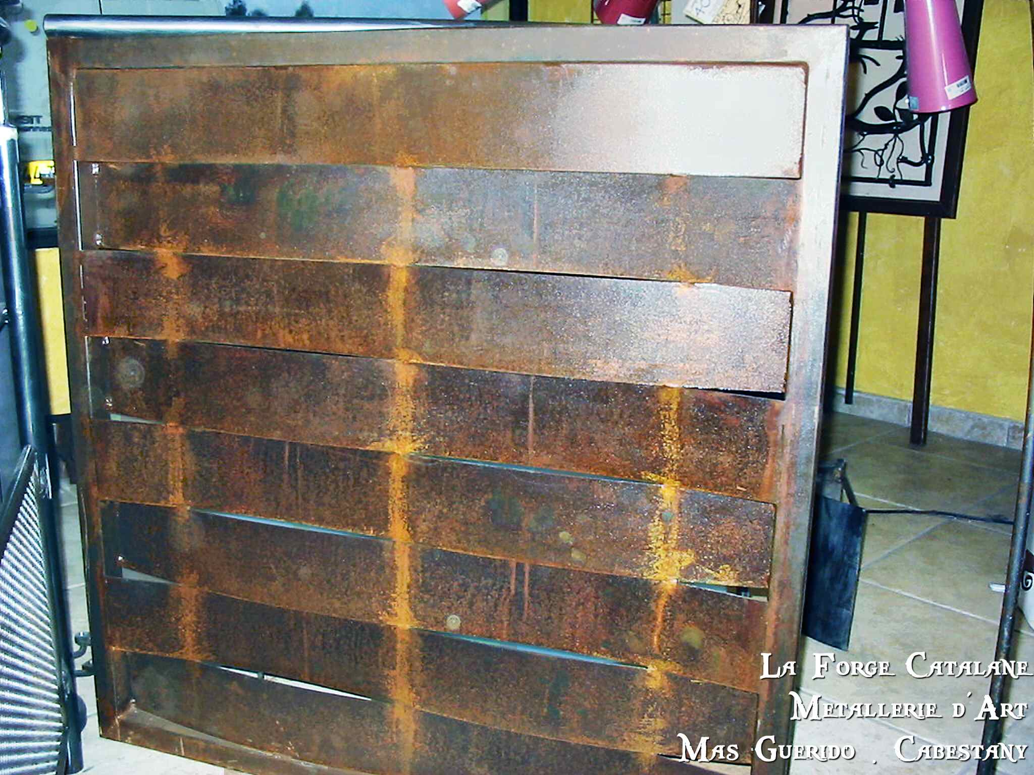 portillon tole effet lames tressees vannerie sans tubes  forge catalane.jpg